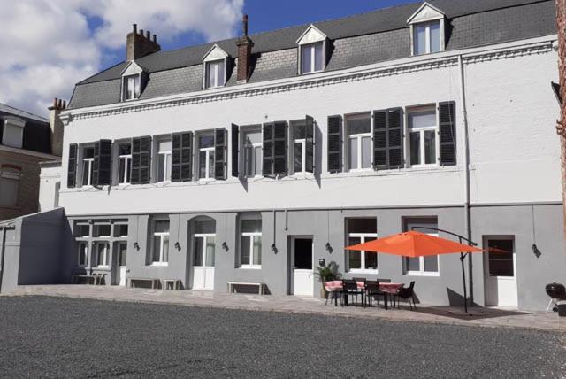 Les Appartements Fenelon Le Cateau-Cambresis エクステリア 写真