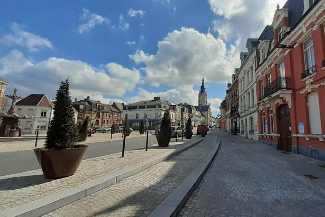 Les Appartements Fenelon Le Cateau-Cambresis エクステリア 写真