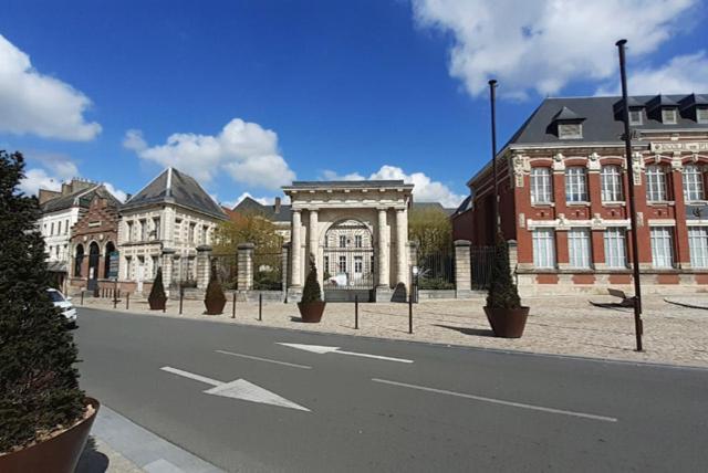 Les Appartements Fenelon Le Cateau-Cambresis エクステリア 写真