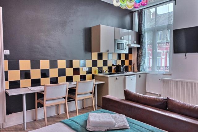 Les Appartements Fenelon Le Cateau-Cambresis エクステリア 写真