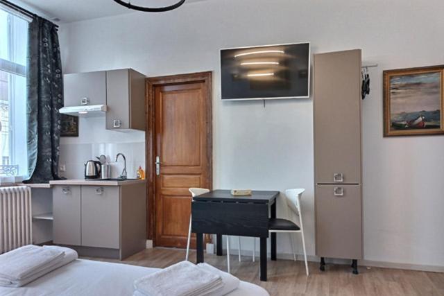 Les Appartements Fenelon Le Cateau-Cambresis エクステリア 写真